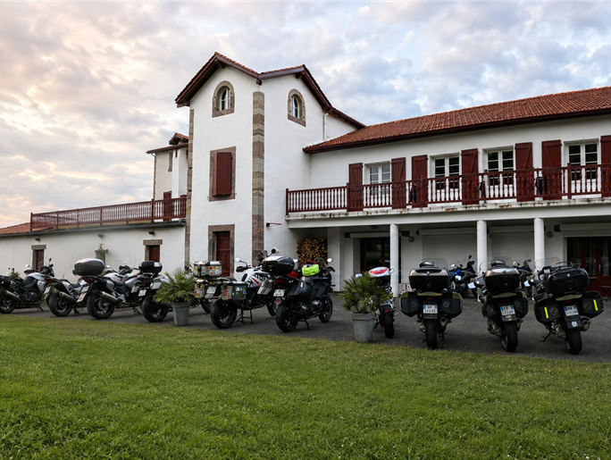 Hotel MENDY – motorcycle-friendly hotel in the Basque Country, near Saint-Jean-Pied-de-Port