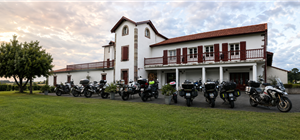Hotel MENDY – motorcycle-friendly hotel in the Basque Country, near Saint-Jean-Pied-de-Port - Hotel Mendy, hotel à St jean Pied de Port