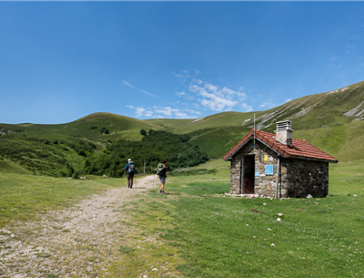 Pilgrims Hiking in the Pyrenees near Saint-Jean-Pied-de-Port – Hotel MENDY